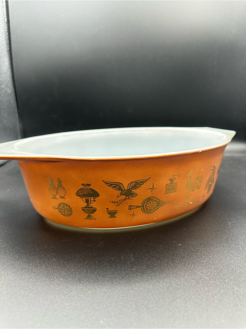 Pyrex Early American 2.5 Qt Oval Casserole #045 – Brown & Gold, Americana Motifs